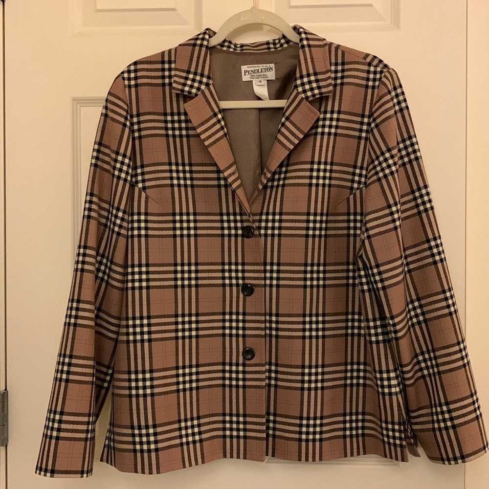 Size 14 Beautiful Pendleton 100% Virgin Wool Tan and Black fully lined jacket.